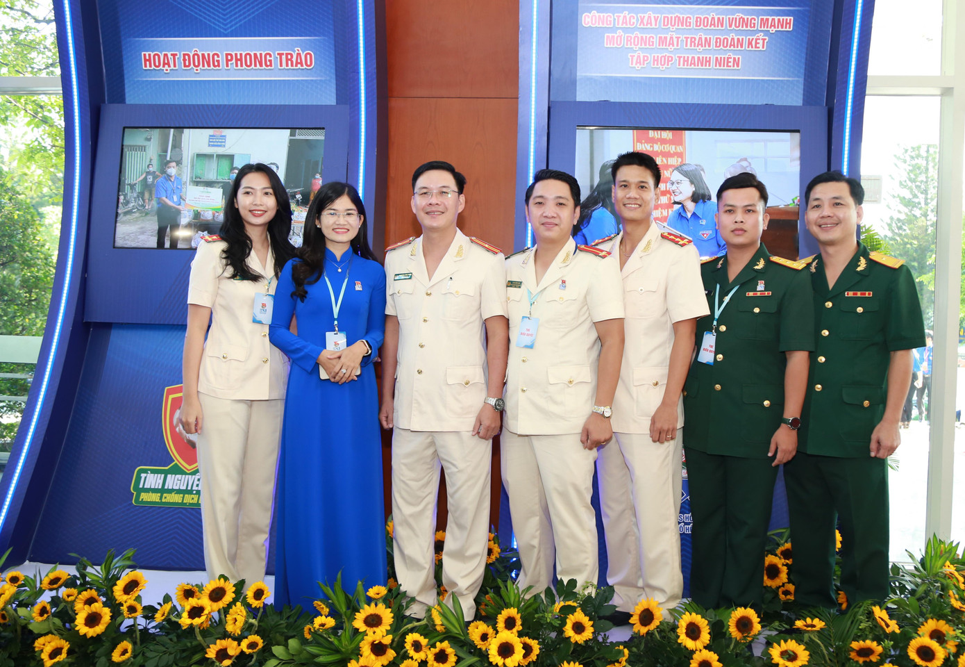 Đại biểu khối công an - quân đội dự đại hội. Đại biểu khối công an - quân đội dự đại hội.