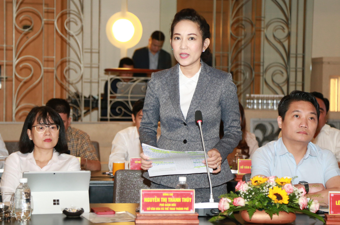 Phó Giám đốc Sở Văn hóa và Thể thao TPHCM Nguyễn Thị Thanh Thúy phúc đáp một số kiến nghị của doanh nghiệp.