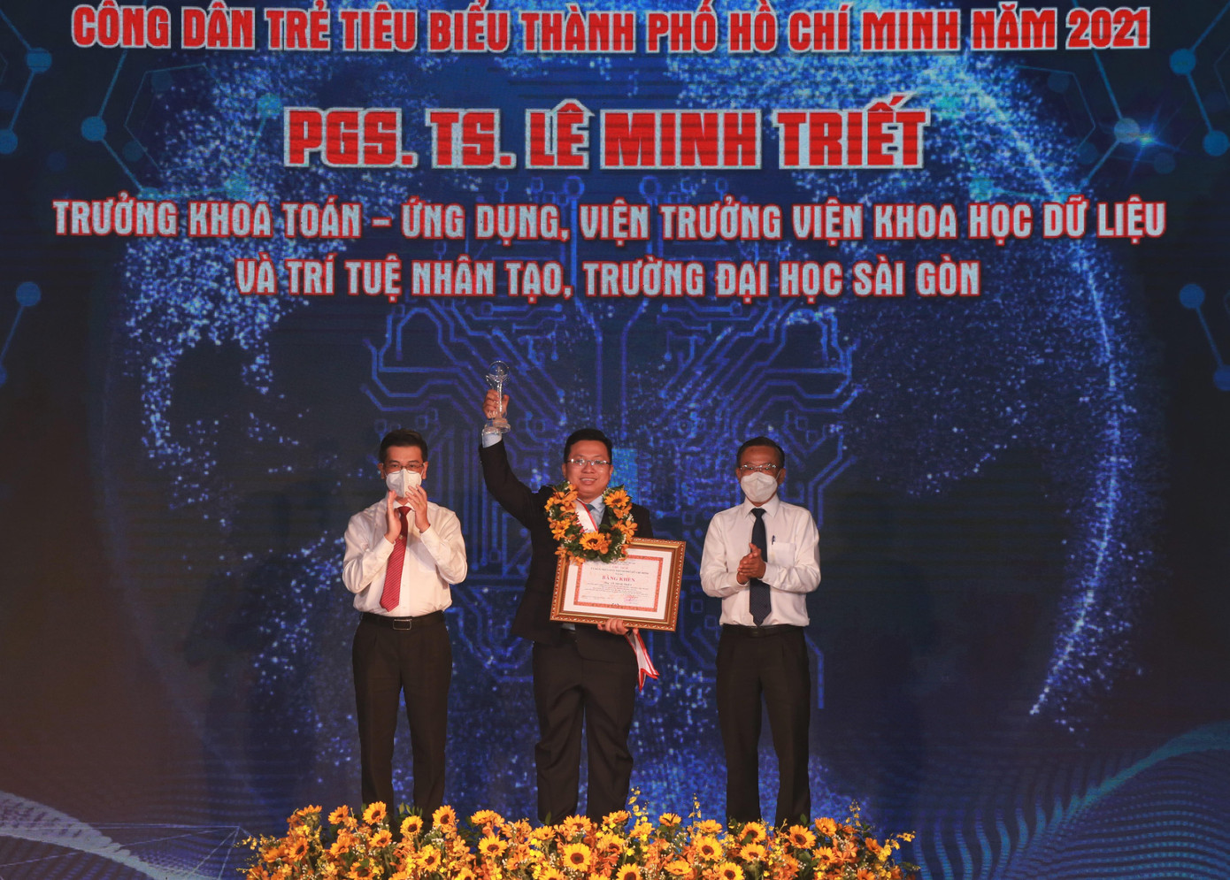 Tuyên dương PGS.TS Lê Minh Triết.