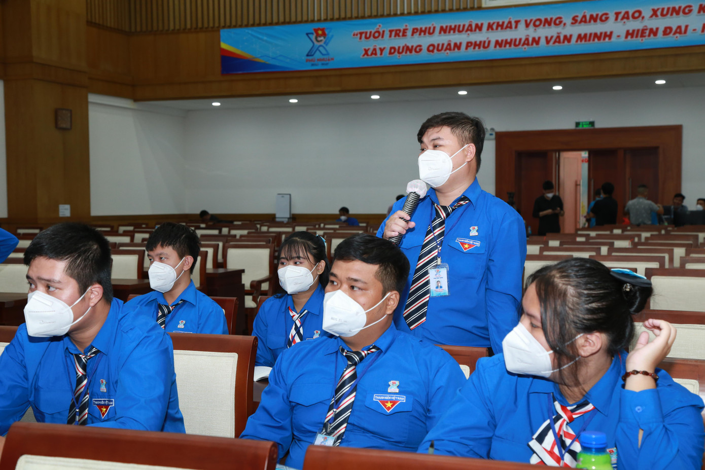 Đại biểu tham gia đóng góp ý kiến tại các trung tâm thảo luận