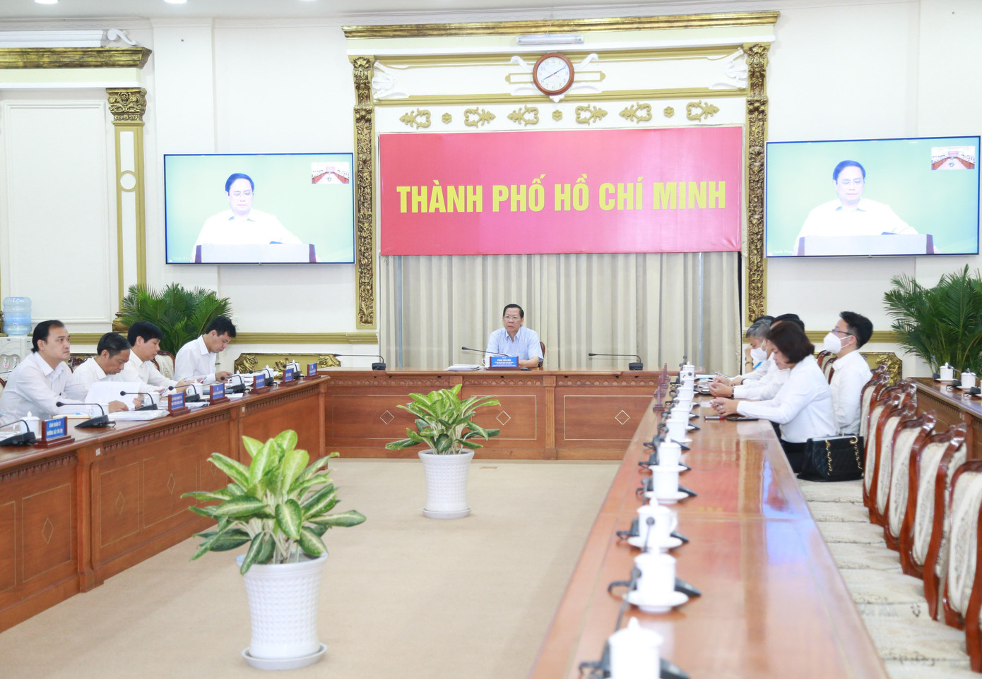 Quang cảnh buổi họp trực tuyến của Chính phủ tại điểm cầu TPHCM. Quang cảnh buổi họp trực tuyến của Chính phủ tại điểm cầu TPHCM.