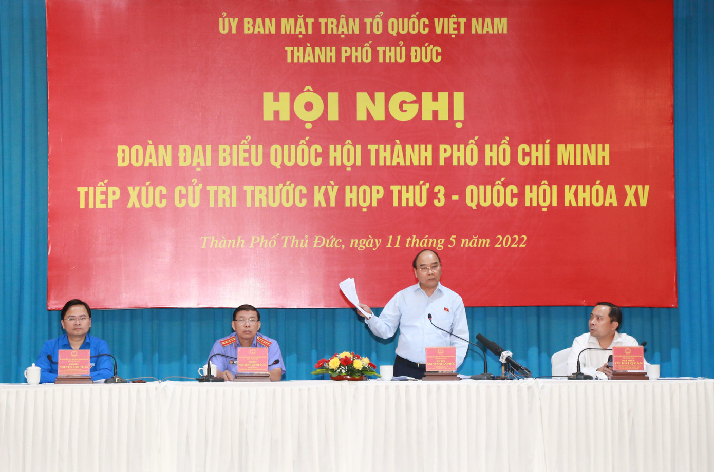 Chủ tịch nước Nguyễn Xuân Phúc trao đổi với cử tri. Ảnh: Ngô Tùng Chủ tịch nước Nguyễn Xuân Phúc trao đổi với cử tri. Ảnh: Ngô Tùng