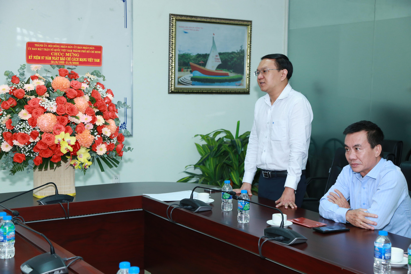 Ông Lâm Đình Thắng trao đổi tại buổi đến thăm Văn phòng cơ quan đại diện báo Tiền Phong tại TPHCM nhân dịp ngày kỷ niệm Ngày Báo chí Cách mạng Việt Nam (21/6). Ảnh: Ngô Tùng Ông Lâm Đình Thắng trao đổi tại buổi đến thăm Văn phòng cơ quan đại diện báo Tiền Phong tại TPHCM nhân dịp ngày kỷ niệm Ngày Báo chí Cách mạng Việt Nam (21/6). Ảnh: Ngô Tùng