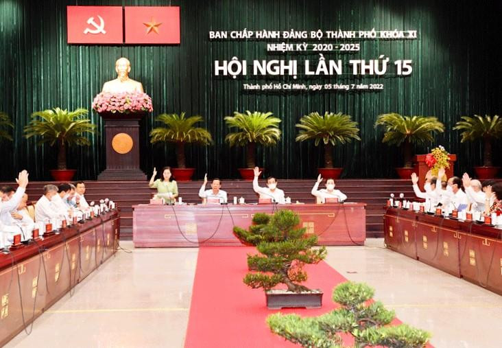 Đại biểu thông qua chương trình hội nghị. Ảnh: Sggp.org.vn