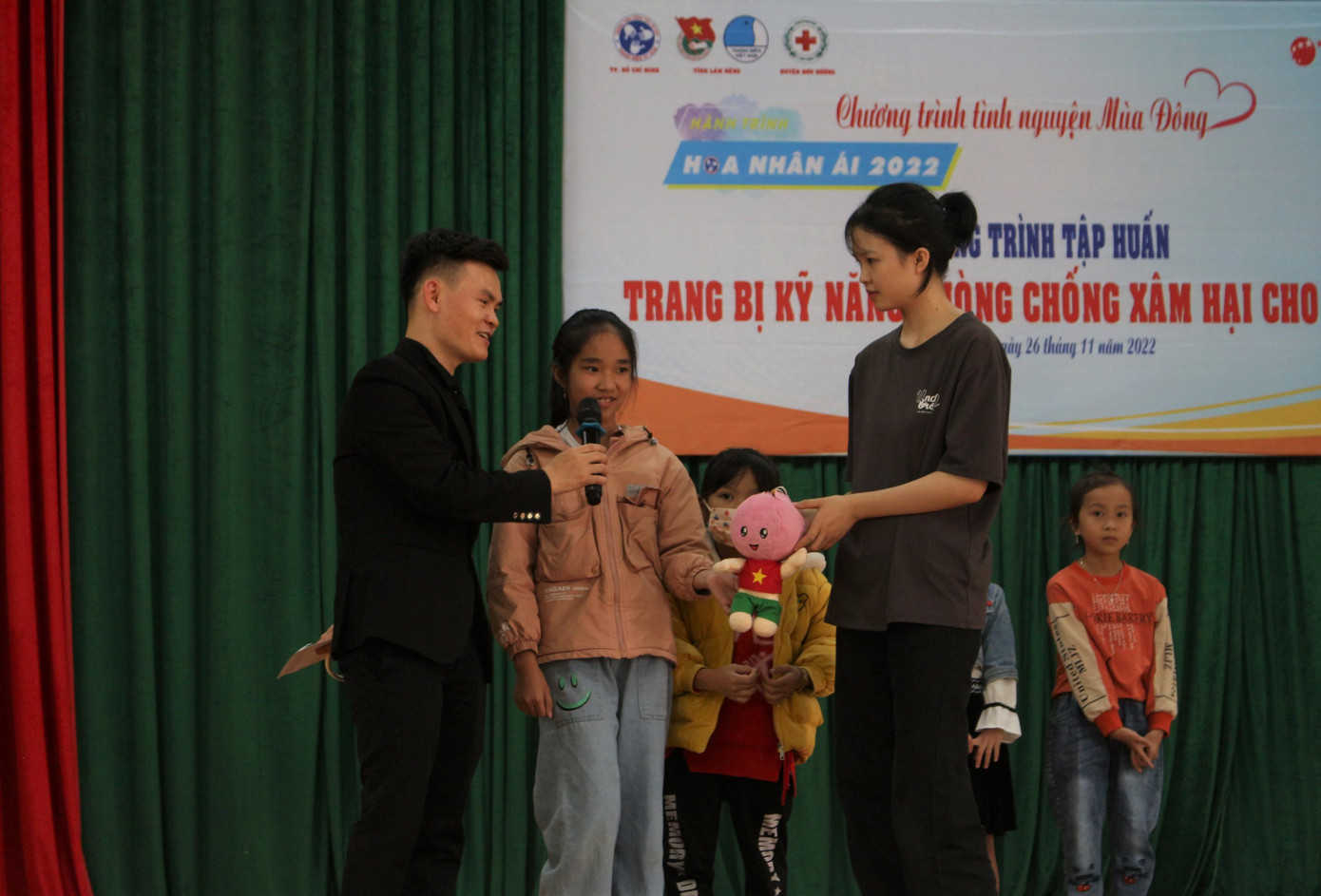 Trang bị kỹ năng phòng chống xâm hại cho trẻ em.