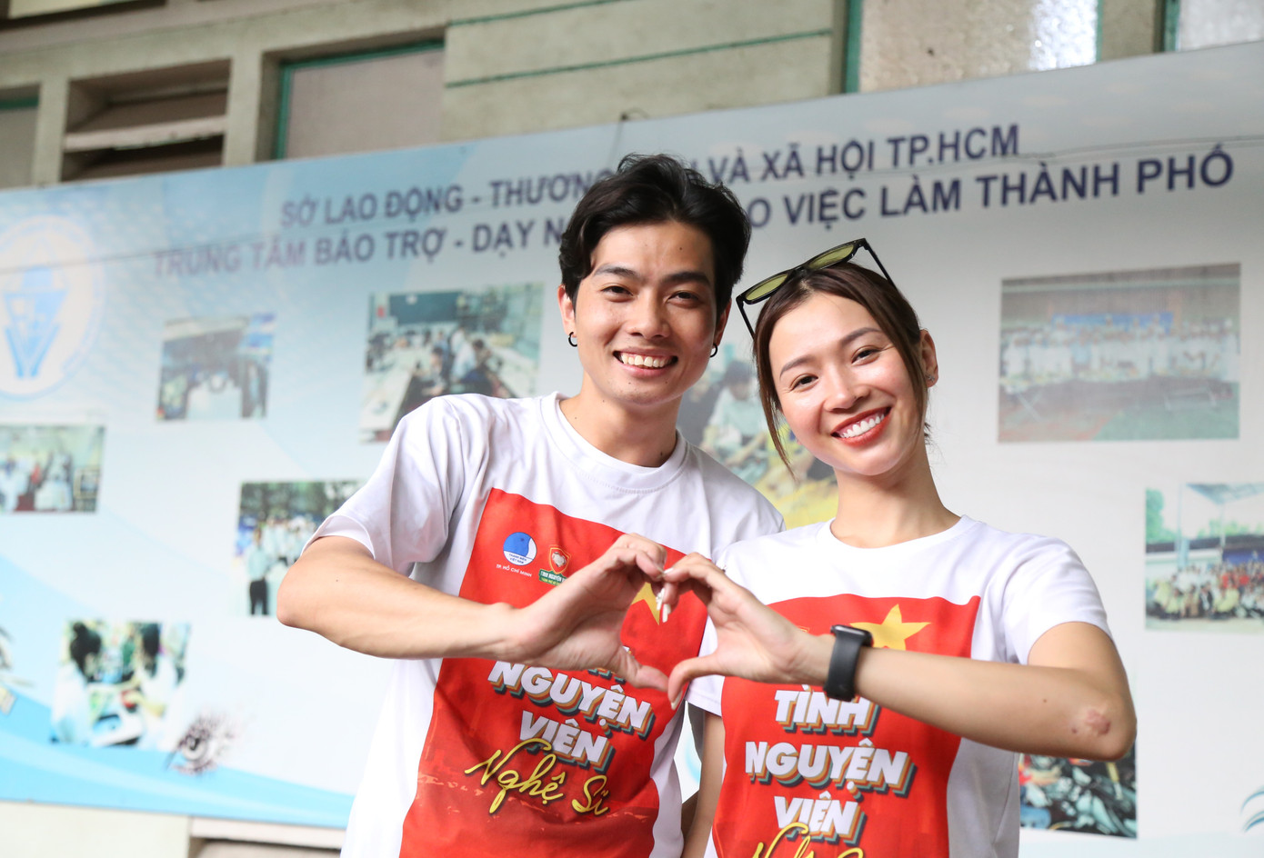 Cùng "tần số" hết mình vì cộng đồng, hai bạn trẻ đã nên duyên vợ chồng.