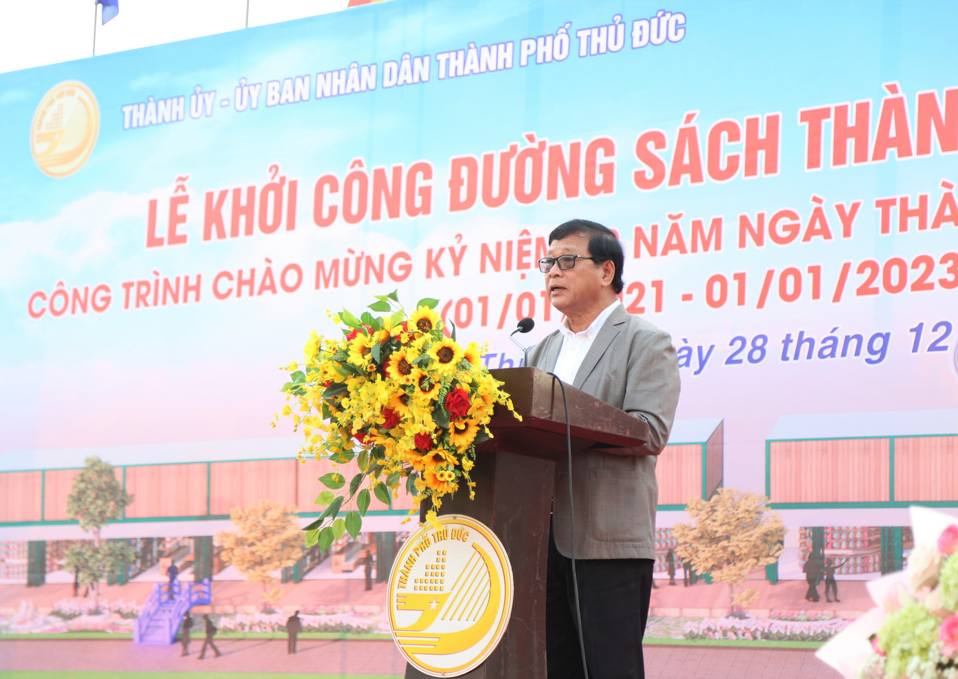 Phó chủ tịch Hội Xuất bản Việt Nam Lê Hoàng cho biết Đường sách Thủ Đức gồm nhiều không gian tiêu chuẩn trên một diện tích khoảng 4.000 m2. Phó chủ tịch Hội Xuất bản Việt Nam Lê Hoàng cho biết Đường sách Thủ Đức gồm nhiều không gian tiêu chuẩn trên một diện tích khoảng 4.000 m2.