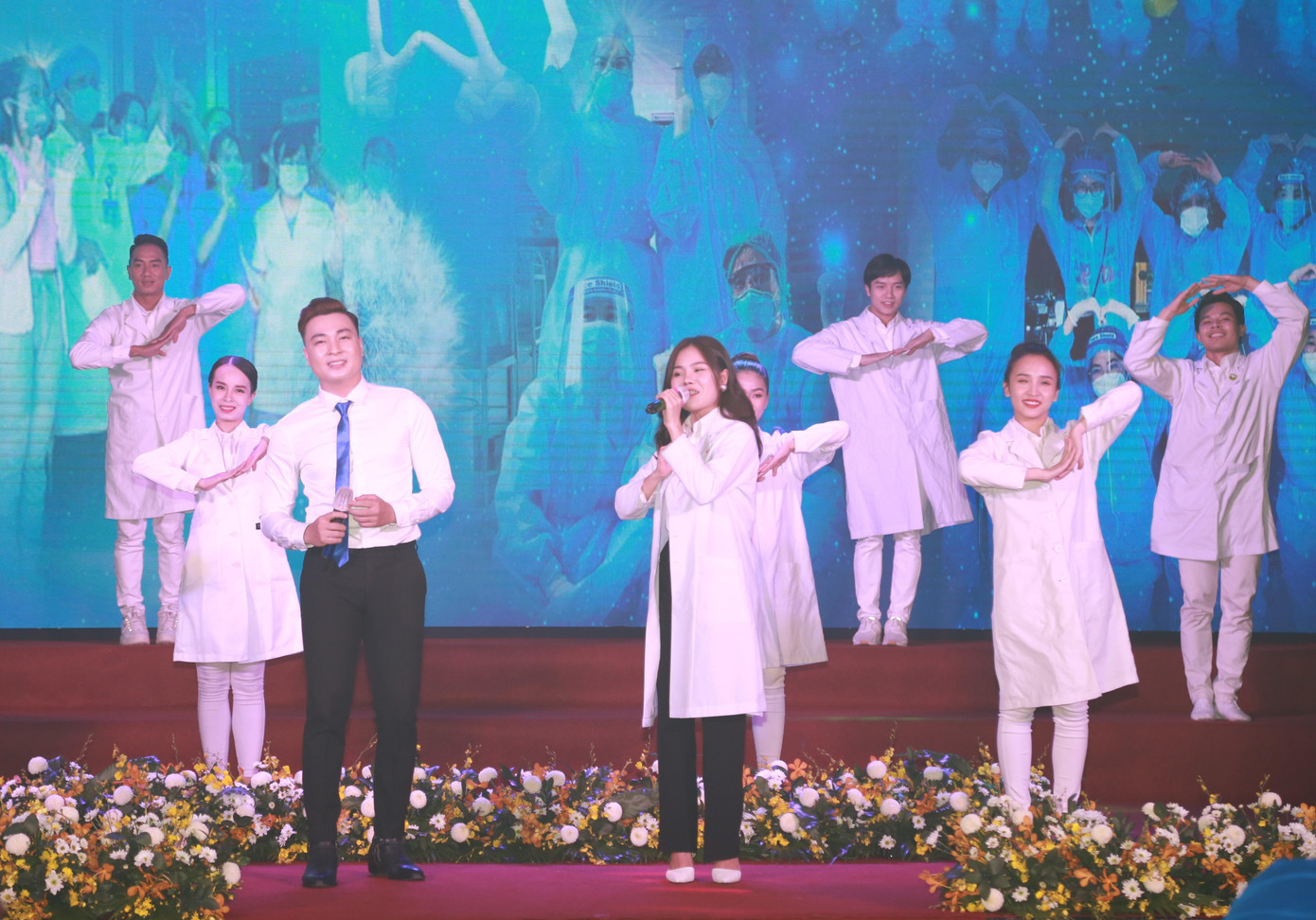 Ca sĩ Đăng Nguyên - Ngọc Hà hát về ngành Y qua ca khúc "Bác sĩ ơi nụ cười" Ca sĩ Đăng Nguyên - Ngọc Hà hát về ngành Y qua ca khúc "Bác sĩ ơi nụ cười"