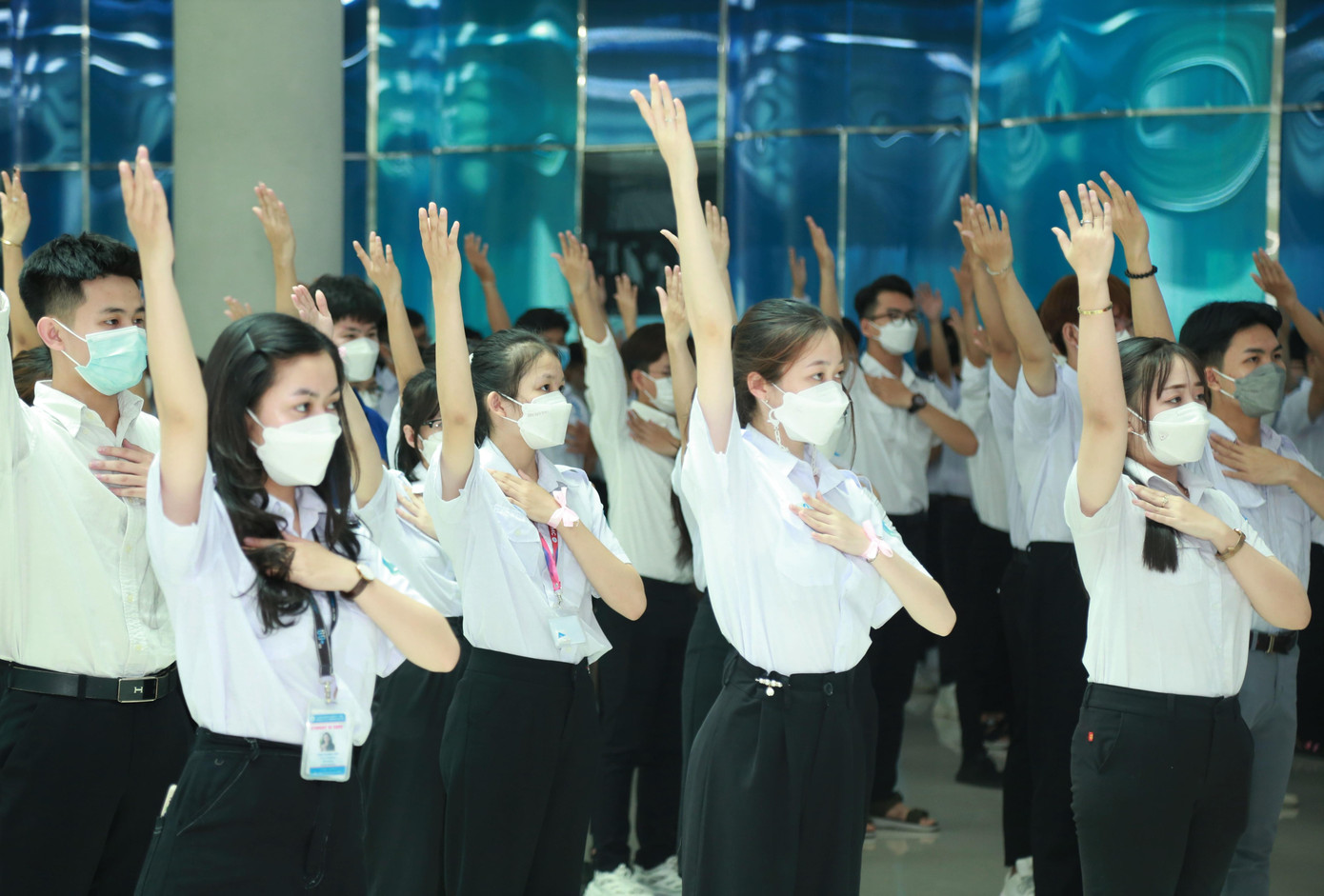 Các bạn trẻ thực hiện đồng diễn tuyên truyền Đại hội Đoàn các cấp.