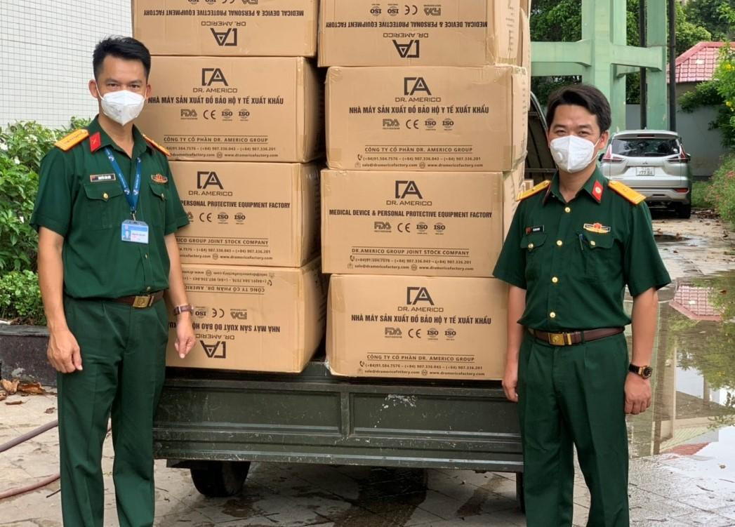 Thiếu tá - bác sĩ Vũ Sơn Giang cùng các tổ chức quần chúng Bệnh viện Quân y 175 năng nổ thực hiện nhiều hoạt động cộng đồng hỗ trợ người bệnh và bà con khó khăn trong thời gian ảnh hưởng của dịch bệnh COVID-19 Thiếu tá - bác sĩ Vũ Sơn Giang cùng các tổ chức quần chúng Bệnh viện Quân y 175 năng nổ thực hiện nhiều hoạt động cộng đồng hỗ trợ người bệnh và bà con khó khăn trong thời gian ảnh hưởng của dịch bệnh COVID-19