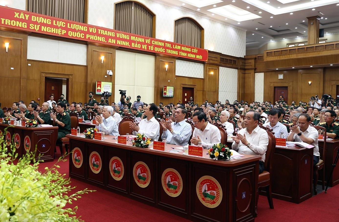 Các đại biểu tại hội thảo.