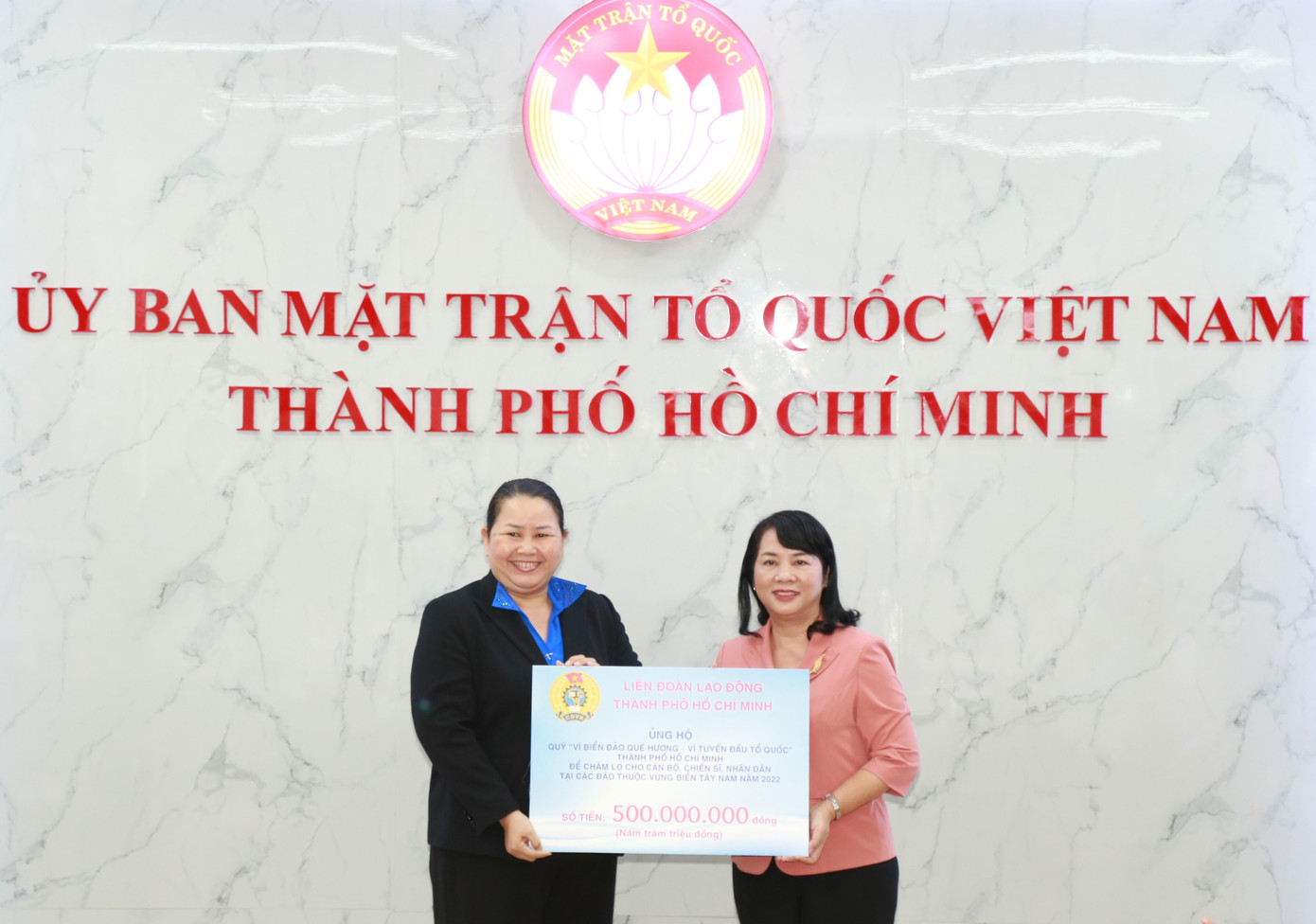 Liên đoàn Lao động TPHCM ủng hộ 500 triệu đồng cho Quỹ “Vì biển đảo quê hương – Vì tuyến đầu Tổ quốc” để chăm lo đời sống nhân dân trên các đảo. Liên đoàn Lao động TPHCM ủng hộ 500 triệu đồng cho Quỹ “Vì biển đảo quê hương – Vì tuyến đầu Tổ quốc” để chăm lo đời sống nhân dân trên các đảo.