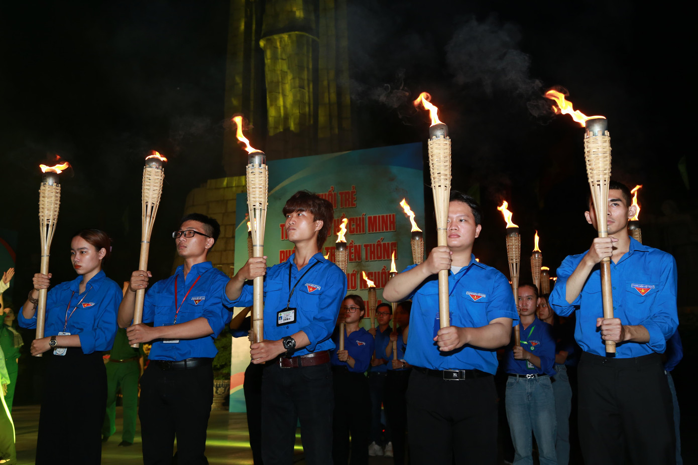 Cũng trong tối 28/4, ngoài Nghĩa trang Liệt sĩ TPHCM, tuổi trẻ TPHCM đã dâng hương, thắp nến tri ân các Anh hùng liệt sĩ tại các nghĩa trang trên địa bàn TPHCM, gồm: Nghĩa trang Liệt sĩ An Nhơn Tây (huyện Củ Chi), Nghĩa trang Liệt sĩ Huyện Nhà Bè - Quận 7; Nghĩa trang Liệt sĩ Huyện Bình Chánh - Quận Bình Tân, Nghĩa trang Liệt sĩ Thủ Đức, Nghĩa trang Liệt sĩ xã Tân Xuân, huyện Hóc Môn, Nghĩa trang Liệt sĩ Rừng Sác, huyện Cần Giờ. Các bạn trẻ đã thắp sáng gần 30.000 ngôi mộ liệt sĩ dịp này.