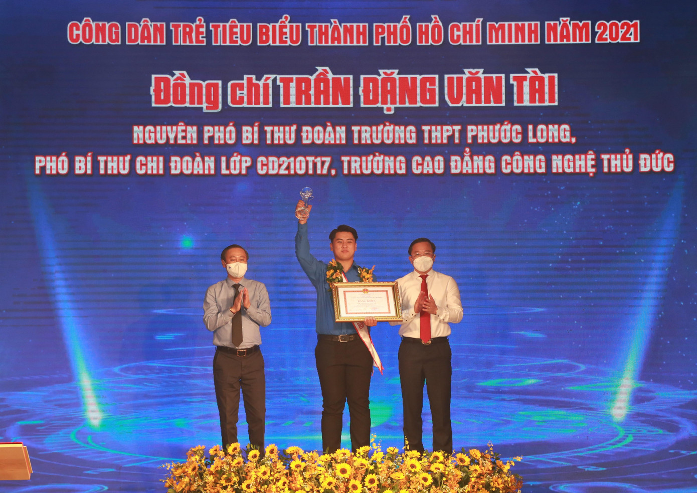 Tuyên dương anh Trần Đặng Văn Tài.