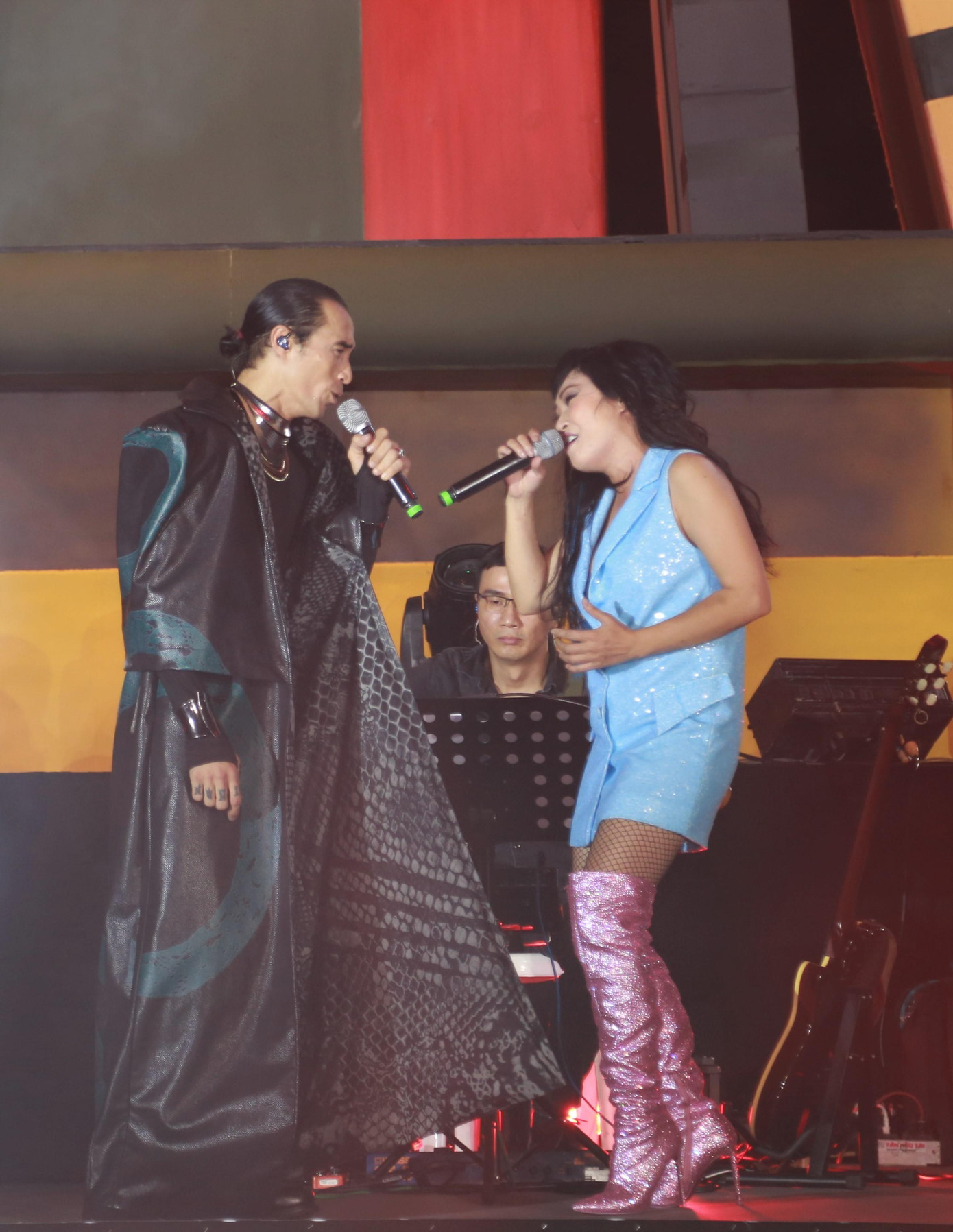 Phương Thanh hội ngộ giọng ca đàn em Phạm Anh Khoa trong ca khúc Chờ người nơi ấy. Phương Thanh hội ngộ giọng ca đàn em Phạm Anh Khoa trong ca khúc Chờ người nơi ấy.