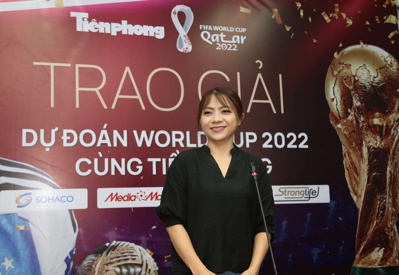 Chị Tú Phương chia sẻ tại buổi lễ. Ảnh: Ngô Tùng