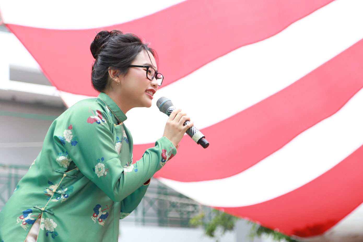 Ngày hội còn có sự góp mặt của ca sĩ Phương Mỹ Chi Ngày hội còn có sự góp mặt của ca sĩ Phương Mỹ Chi