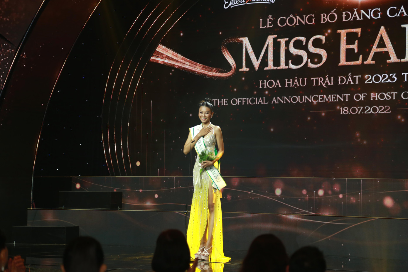 Thạch Thu Thảo nhận sash đại diện Việt Nam thi Miss Earth 2022 và hứa sẽ nỗ lực hết mình để đưa bản sắc văn hóa Việt Nam ra thế giới. Thạch Thu Thảo nhận sash đại diện Việt Nam thi Miss Earth 2022 và hứa sẽ nỗ lực hết mình để đưa bản sắc văn hóa Việt Nam ra thế giới.
