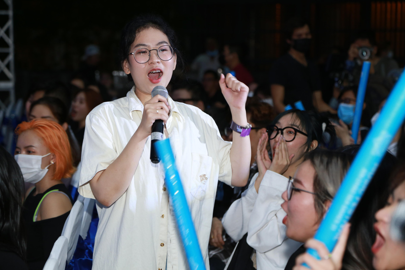 Các bạn trẻ Việt Nam cũng có dịp bày tỏ suy nghĩ, gửi những lời chúc tốt đẹp đến các đoàn vận động viên nước nhà trước thềm khai mạc SEA Games 31 do Việt Nam đăng cai.