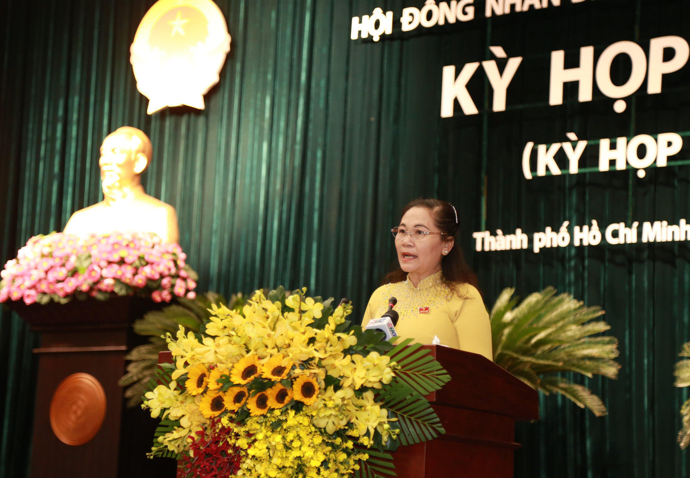 Chủ tịch HĐND TPHCM Nguyễn Thị Lệ phát biểu khai mạc kỳ họp. Ảnh: Ngô Tùng