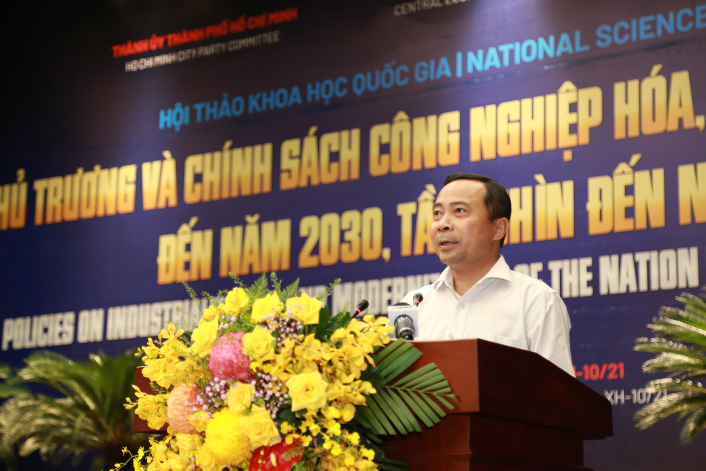 Giám đốc ĐHQG TPHCM Vũ Hải Quân đề dẫn hội thảo. Giám đốc ĐHQG TPHCM Vũ Hải Quân đề dẫn hội thảo.