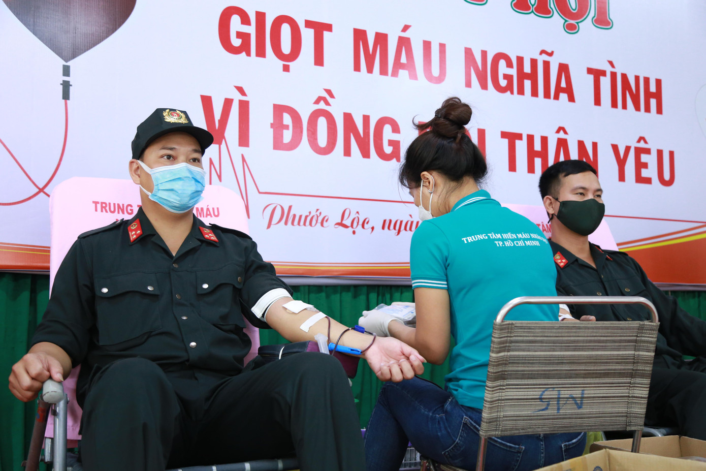 Bên cạnh công tác huấn luyện, đảm bảo sẵn sàng chiến đấu, thực hiện thắng lợi các nhiệm vụ được giao, cán bộ, chiến sĩ Trung đoàn CSCĐ Đông Nam TPHCM đã tích cực tham gia các hoạt động an sinh xã hội, tình nguyện vì cộng đồng trong những năm qua.