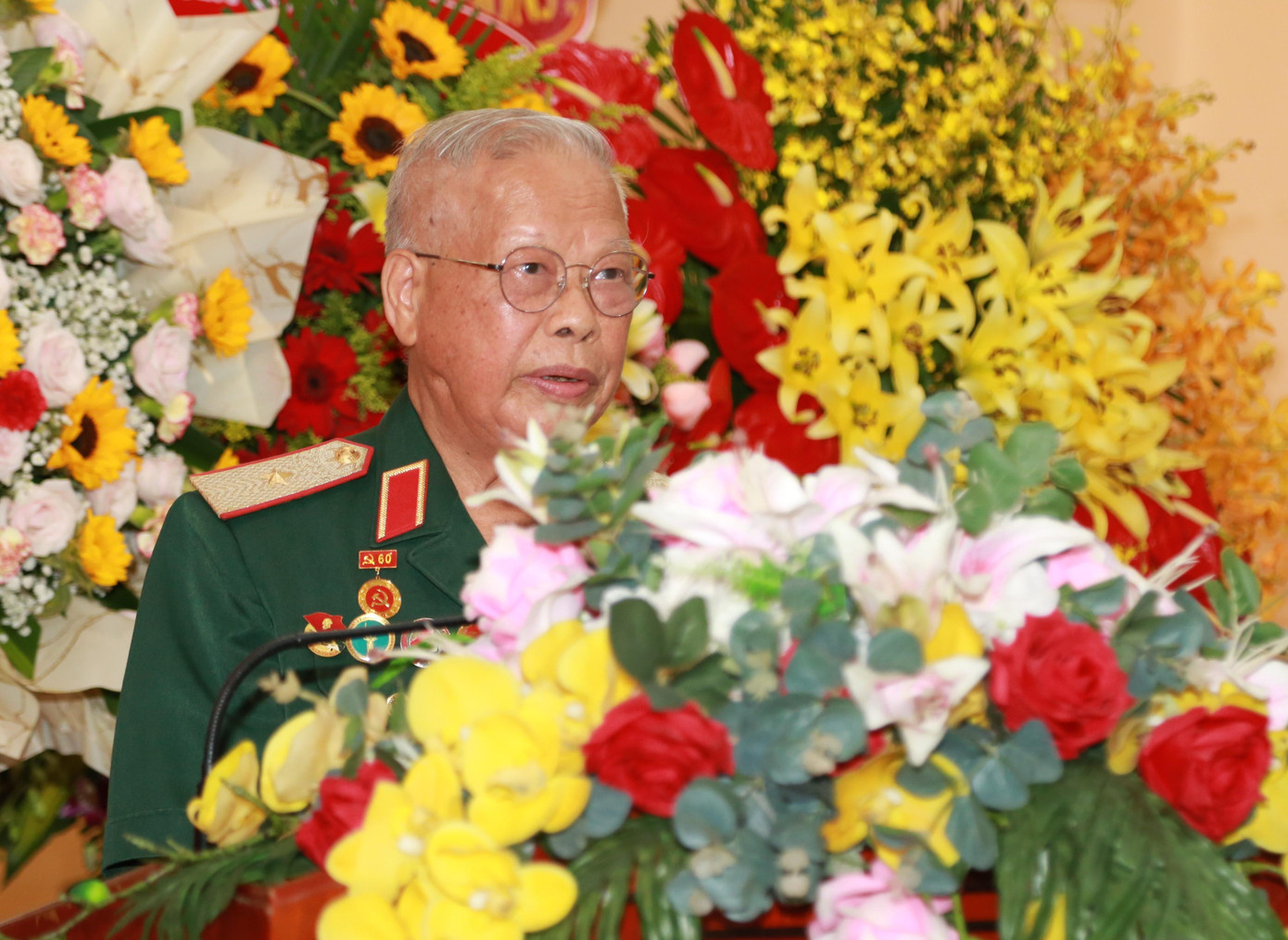 Thiếu tướng Nguyễn Ngọc Doanh - Phó trưởng Ban Thường trực Ban liên lạc Truyền thống cựu chiến binh Quân đoàn 4 ôn lại cuộc đời và sự nghiệp của Thiếu tướng Hoàng Thế Thiện tại lễ kỷ niệm.