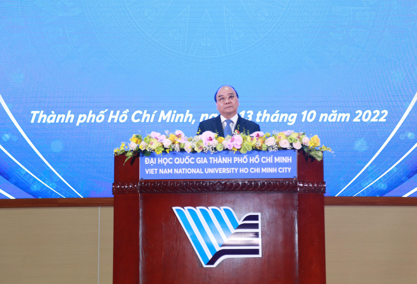 Chủ tịch nước Nguyễn Xuân Phúc trò chuyện với đội ngũ giảng viên, nhà khoa học, sinh viên ĐHQG TPHCM sáng 13/10. Ảnh: Ngô Tùng Chủ tịch nước Nguyễn Xuân Phúc trò chuyện với đội ngũ giảng viên, nhà khoa học, sinh viên ĐHQG TPHCM sáng 13/10. Ảnh: Ngô Tùng