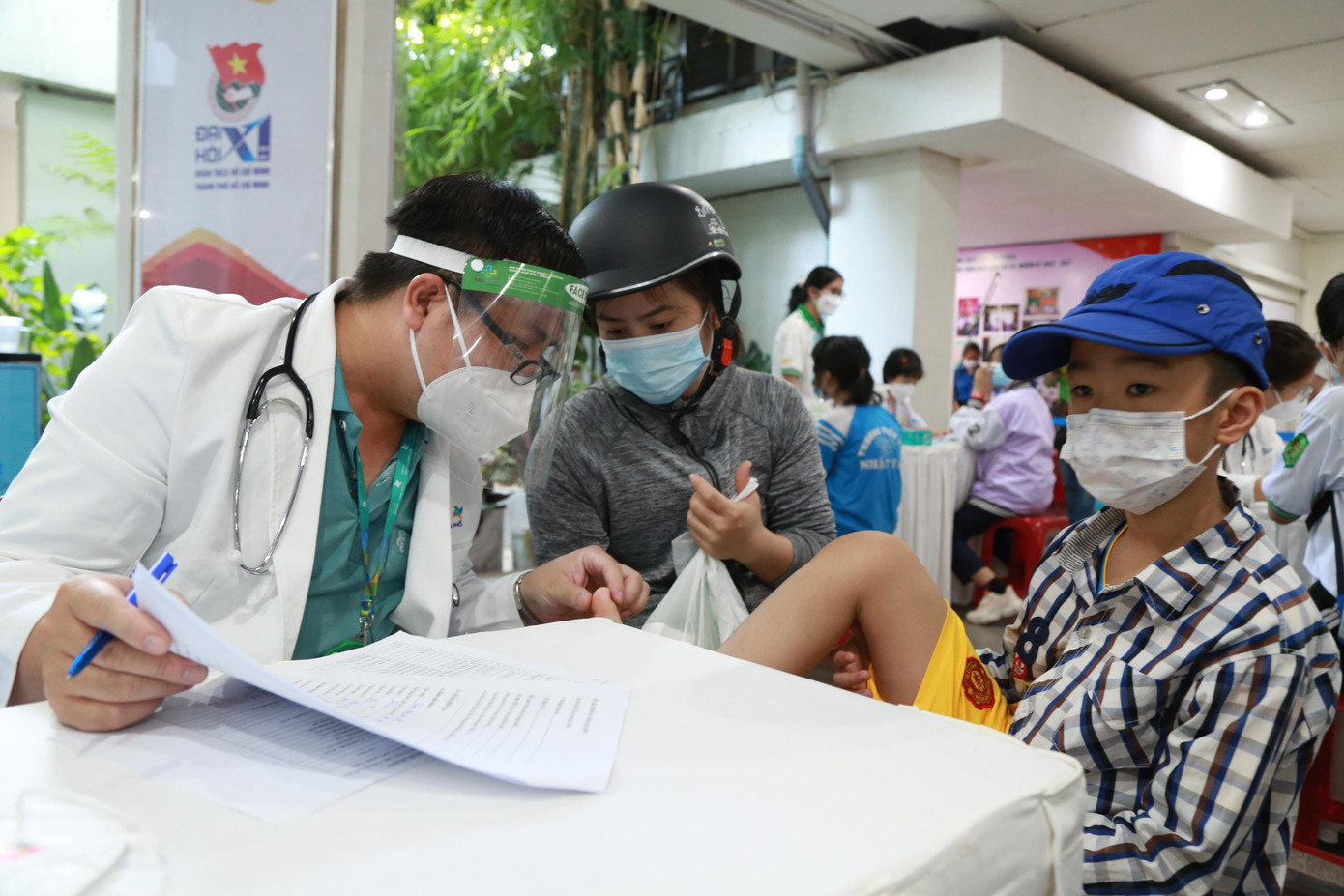 Những vấn đề sức khỏe hậu COVID-19 cần được người nhà lưu tâm để kịp thời giúp trẻ được chăm sóc, hỗ trợ.