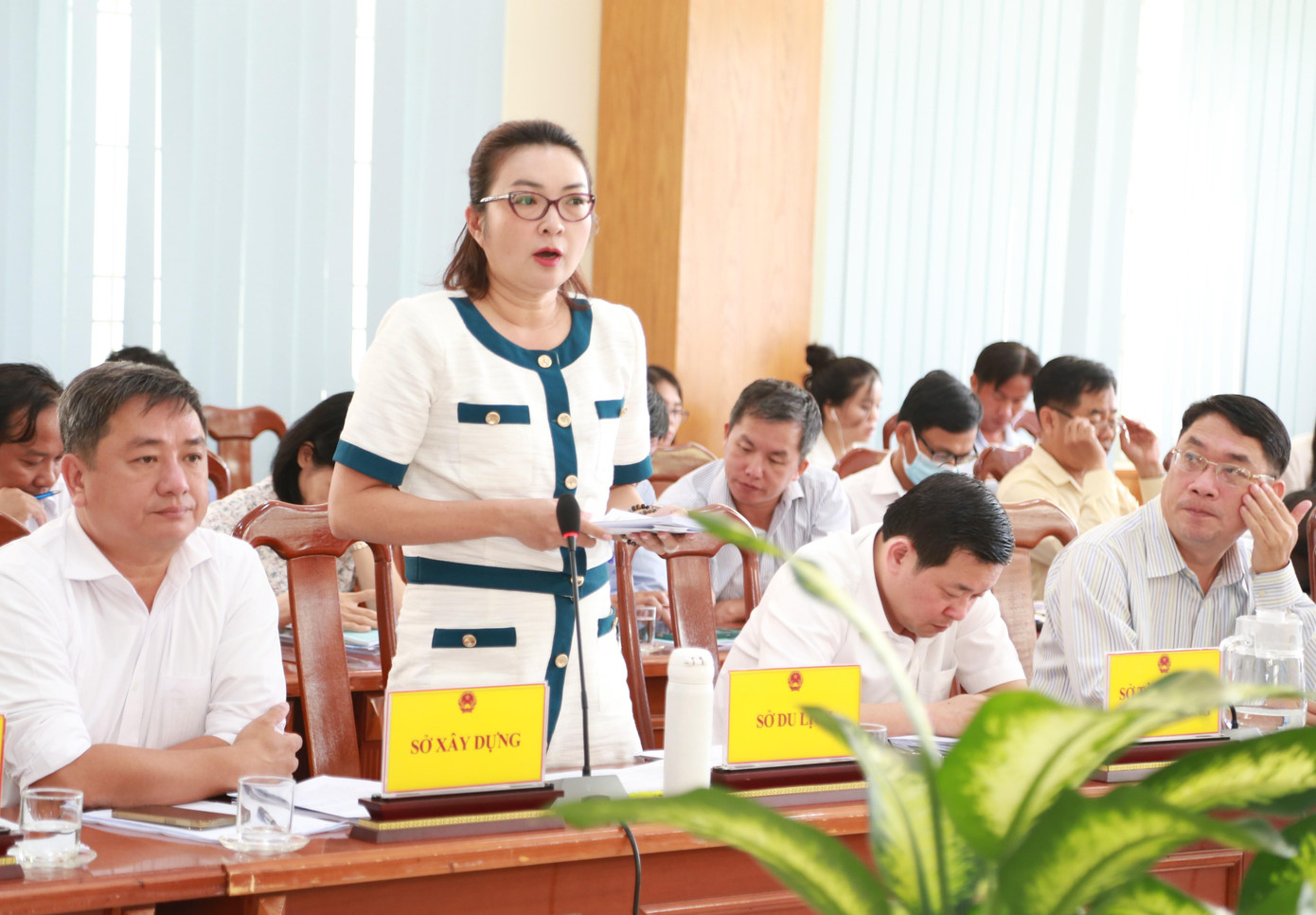 Lãnh đạo các sở, ban ngành trao đổi về các vấn đề xây dựng, phát triển huyện Cần Giờ trong thời gian tới. Lãnh đạo các sở, ban ngành trao đổi về các vấn đề xây dựng, phát triển huyện Cần Giờ trong thời gian tới.