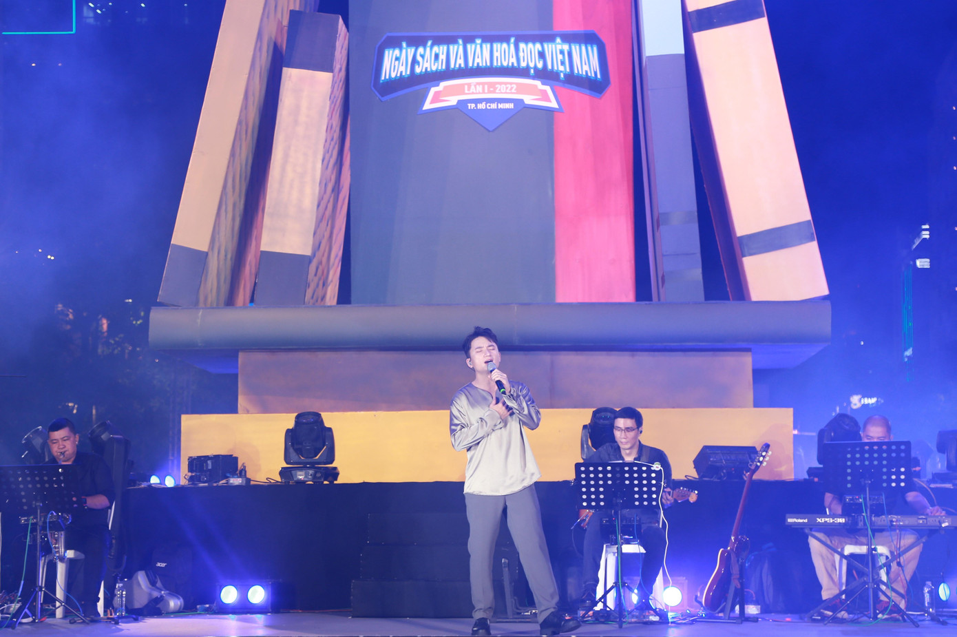 Qua những ca khúc, Phan Mạnh Quỳnh nhắn gửi khán thính giả, bạn đọc nuôi dưỡng thói quen đọc sách để làm giàu vốn sống và bồi dưỡng tâm hồn. Qua những ca khúc, Phan Mạnh Quỳnh nhắn gửi khán thính giả, bạn đọc nuôi dưỡng thói quen đọc sách để làm giàu vốn sống và bồi dưỡng tâm hồn.