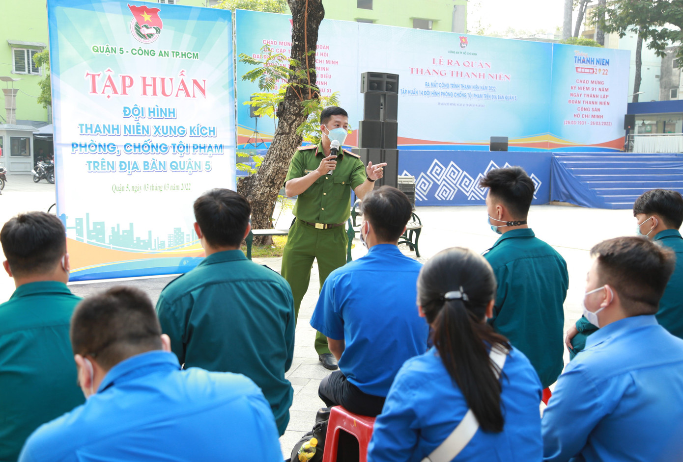 Trung tá Nguyễn Đào Minh Huy, Phòng Cảnh sát hình sự Công an TPHCM phổ biến với các bạn trẻ về tình hình tội phạm, công tác đấu tranh phòng chống tội phạm trên địa bàn thành phố