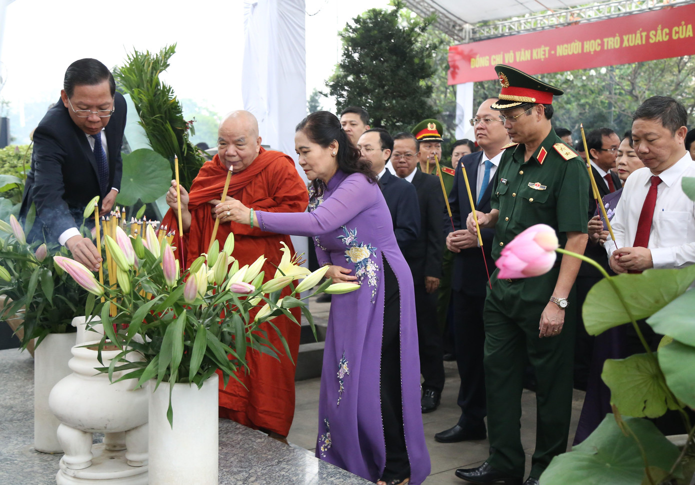 Lãnh đạo TPHCM dâng hương cố Thủ tướng Võ Văn Kiệt.