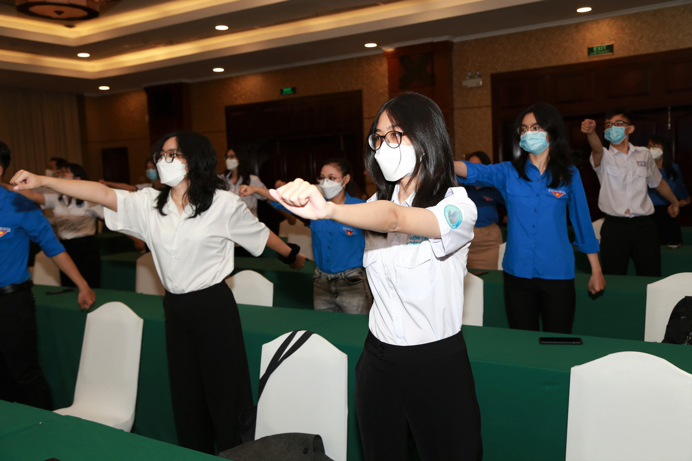 Các bạn đoàn viên thanh niên, hội viên có mặt tại chương trình cũng tham gia bài tập rèn luyện thân thể, tăng cường sức khỏe. Các bạn đoàn viên thanh niên, hội viên có mặt tại chương trình cũng tham gia bài tập rèn luyện thân thể, tăng cường sức khỏe.