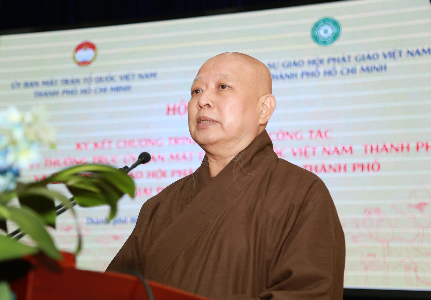 Hòa thượng Thích Lệ Trang chia sẻ tại buổi lễ. Ảnh: Ngô Tùng