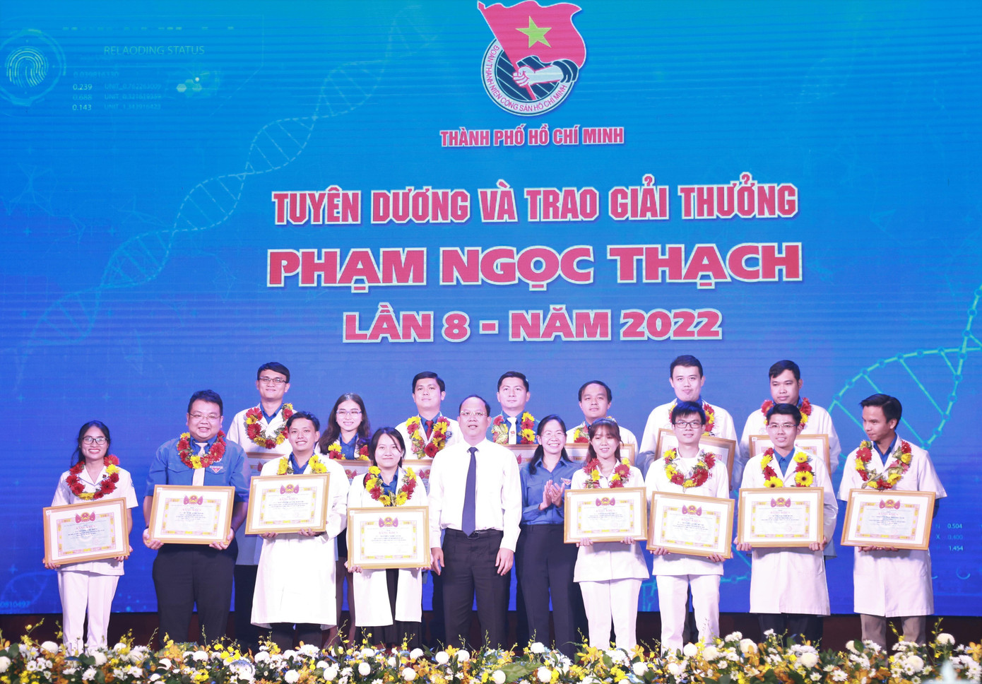 Phó Bí thư Thành ủy TPHCM Nguyễn Hồ Hải và Bí thư Thành Đoàn TPHCM Phan Thị Thanh Phương trao bằng khen vinh danh các thầy thuốc trẻ tiêu biểu Phó Bí thư Thành ủy TPHCM Nguyễn Hồ Hải và Bí thư Thành Đoàn TPHCM Phan Thị Thanh Phương trao bằng khen vinh danh các thầy thuốc trẻ tiêu biểu