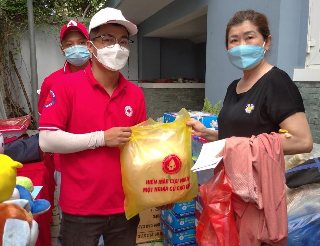 Tổng kết chương trình, Ban tổ chức tiếp nhận gần 100 đơn vị máu hiến. Tổng kết chương trình, Ban tổ chức tiếp nhận gần 100 đơn vị máu hiến.