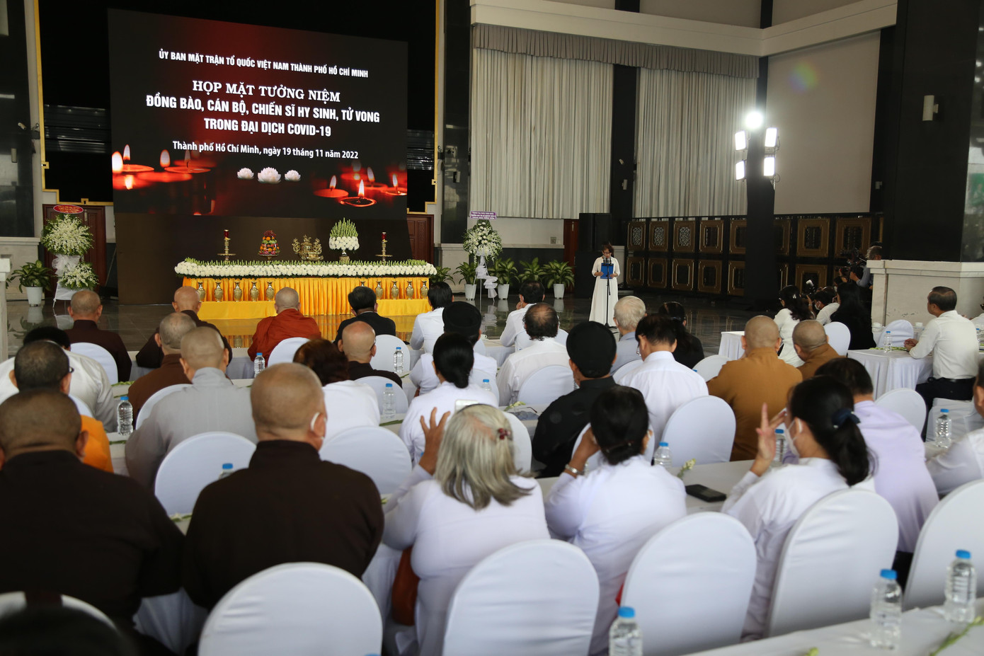 Lễ tưởng niệm đồng bào tử vong vì dịch COVID-19.