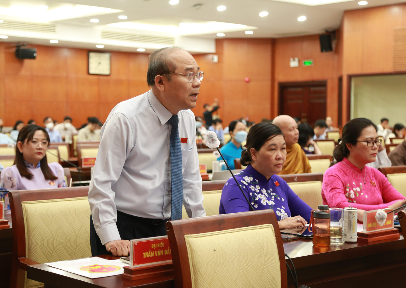 Lãnh đạo các sở, ban, ngành thành phố góp ý làm rõ, hoàn thiện một số nghị quyết quan trọng trước khi thông qua.