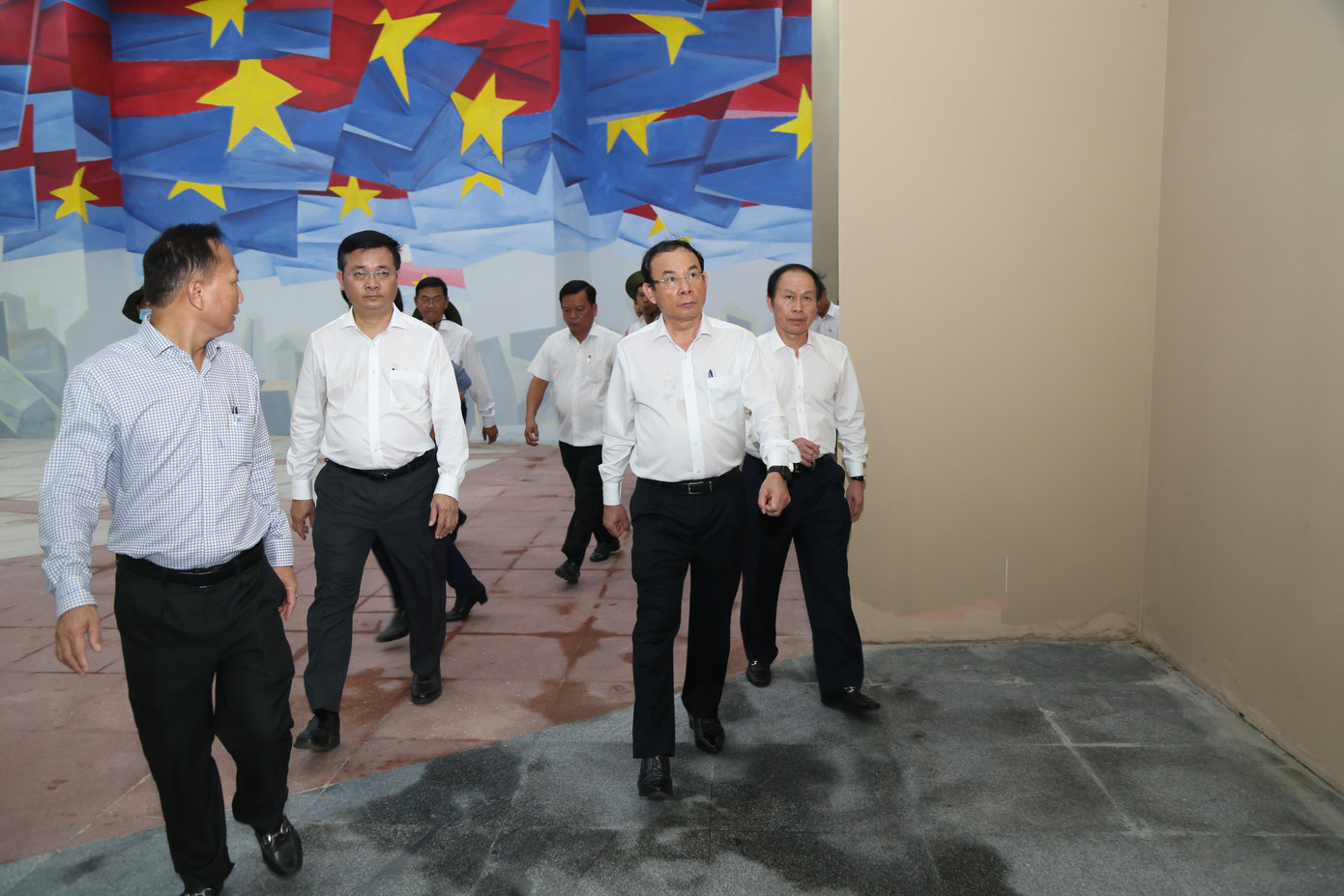 Bí thư Thành ủy TPHCM Nguyễn Văn Nên tham quan không gian khu di tích lịch sử trên địa bàn huyện Bình Chánh. Bí thư Thành ủy TPHCM Nguyễn Văn Nên tham quan không gian khu di tích lịch sử trên địa bàn huyện Bình Chánh.