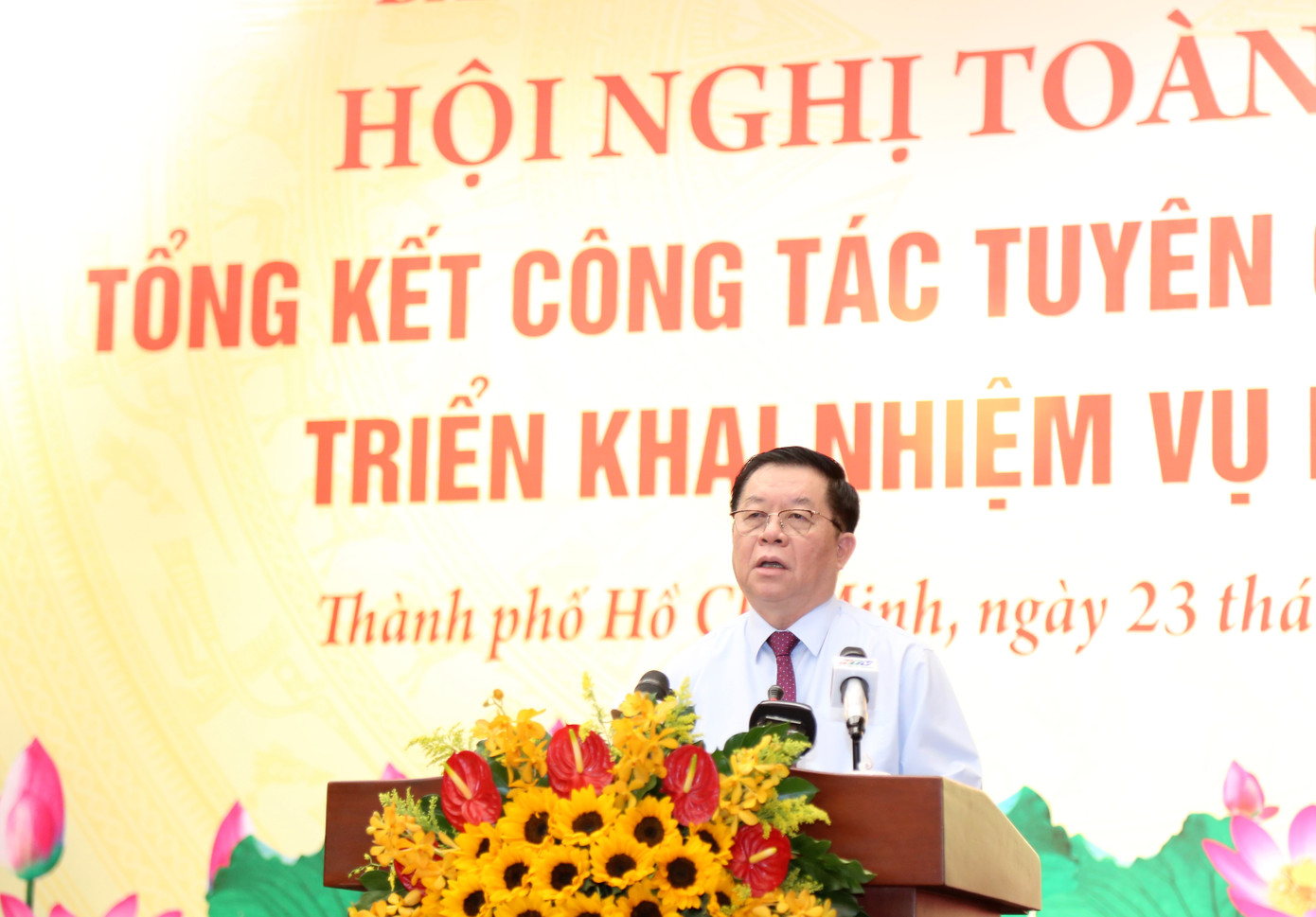 Trưởng ban Tuyên giáo Trung ương Nguyễn Trọng Nghĩa phát biểu tại hội nghị. Ảnh: Ngô Tùng