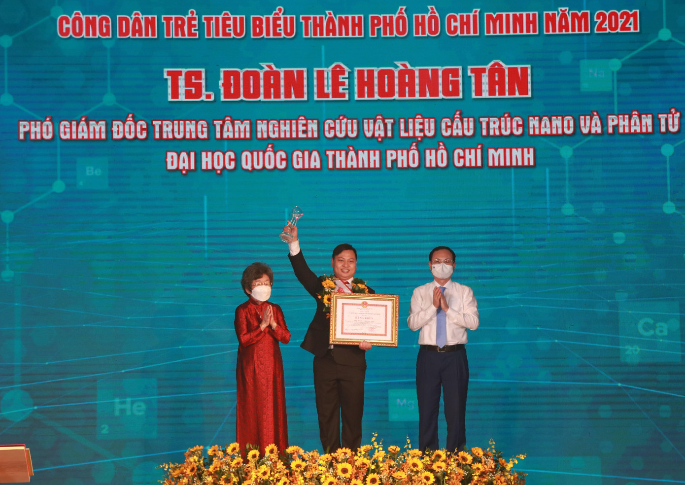 Tuyên dương TS. Đoàn Lê Hoàng Tân.