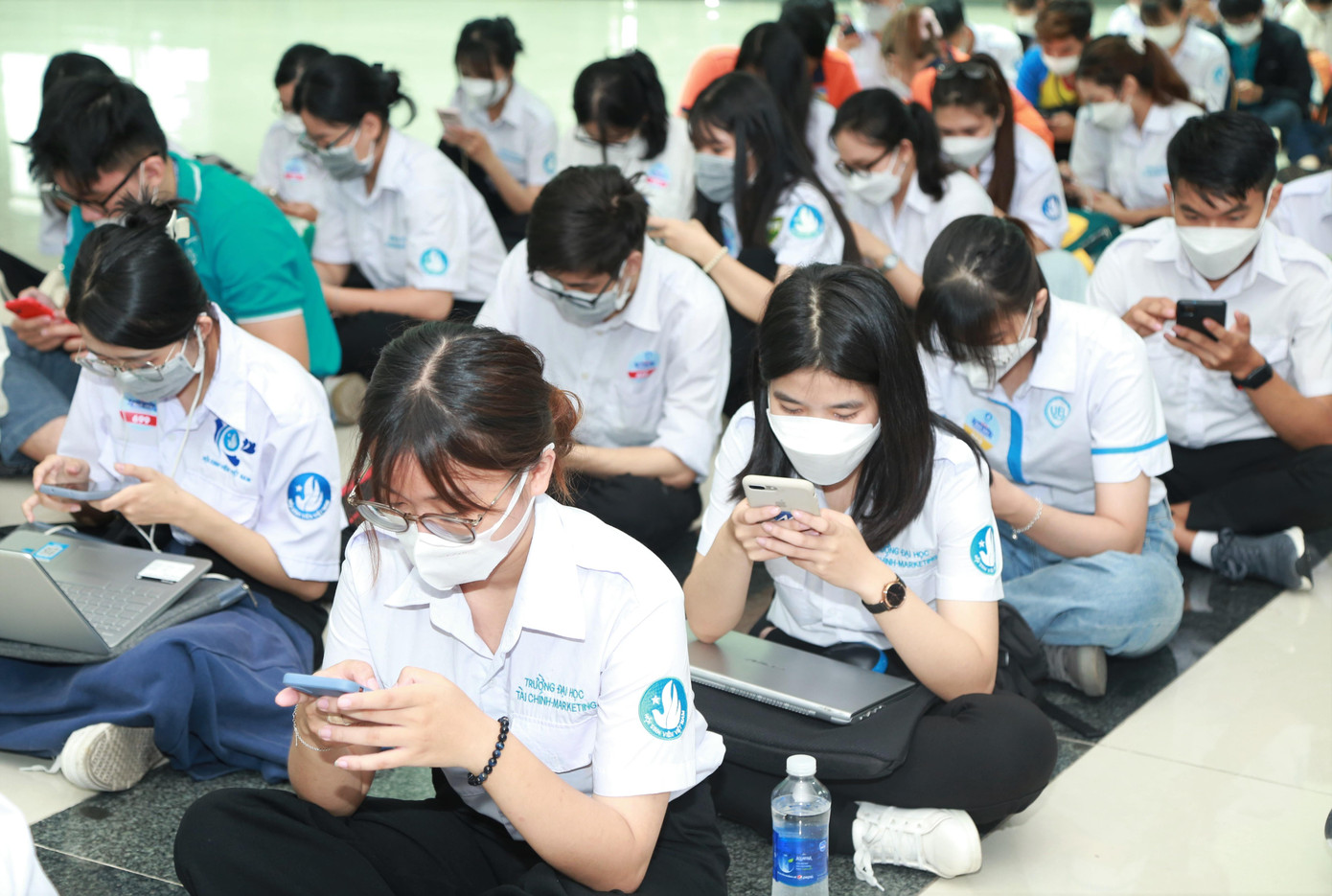 Cán bộ Hội Sinh viên các trường tranh tài vòng loại. Kết quả, thí sinh Nguyễn Huỳnh Trang Nhã, Phó Chủ tịch Hội SVVN Trường Đại học Kinh tế - Luật, ĐHQG TPHCM đã đạt điểm số cao nhất vòng loại.