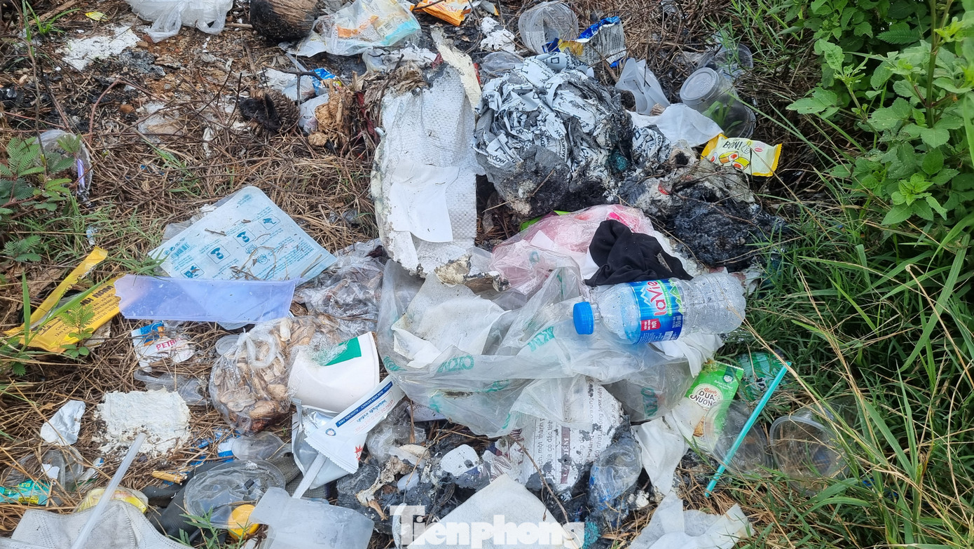 Nguyên nhân của tình trạng này là do hệ thống trạm dừng nghỉ trên tuyến cao tốc chưa hoàn thiện, một số trạm được đưa vào vận hành tạm, công tác vận hành cao tốc chưa đảm bảo... Tuy nhiên, có nguyên nhân từ việc thiếu ý thức của không ít người tham gia giao thông.