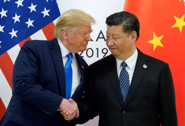 Tổng thống Mỹ Donald Trump gặp Chủ tịch Trung Quốc Tập Cận Bình khi bắt đầu cuộc gặp song phương của họ tại hội nghị thượng đỉnh các nhà lãnh đạo G20 ở Osaka, Nhật Bản, ngày 29/6/2019. Ảnh: Reuters. Tổng thống Mỹ Donald Trump gặp Chủ tịch Trung Quốc Tập Cận Bình khi bắt đầu cuộc gặp song phương của họ tại hội nghị thượng đỉnh các nhà lãnh đạo G20 ở Osaka, Nhật Bản, ngày 29/6/2019. Ảnh: Reuters.