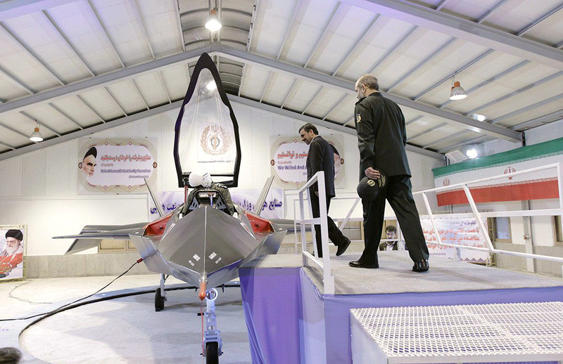 Tổng thống Iran Mahmoud Ahmadinejad tham dự buổi lễ ra mắt máy bay ném bom mới. Ông nhấn mạnh Qaher-313 là 