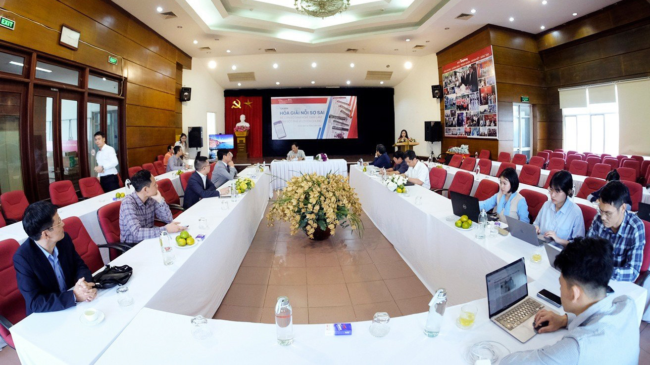 Toàn cảnh cuộc tọa đàm. Ảnh: Hoàng Mạnh Thắng.