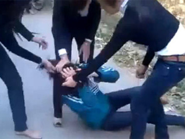 Nhiều vụ đánh ghen kinh hoàng mà “người trong cuộc” là các bạn tuổi học trò.