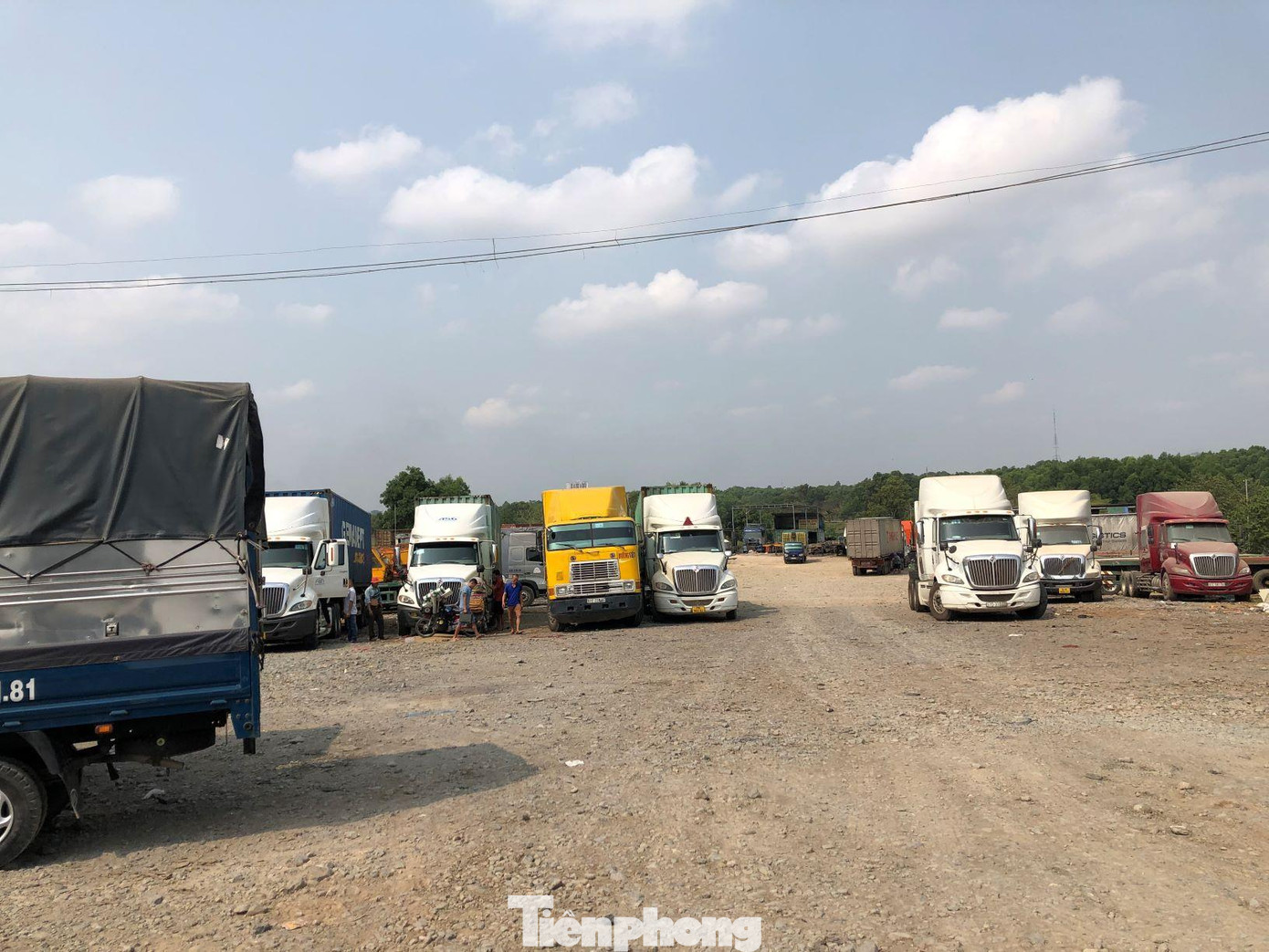 Các bãi xe tự phát đều không ghi biển hiệu