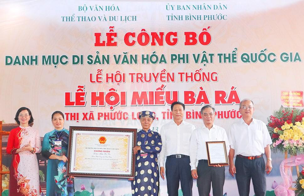 Trao chứng nhận di sản văn hóa phi vật thể lễ hội Bá Rá ở Bình Phước